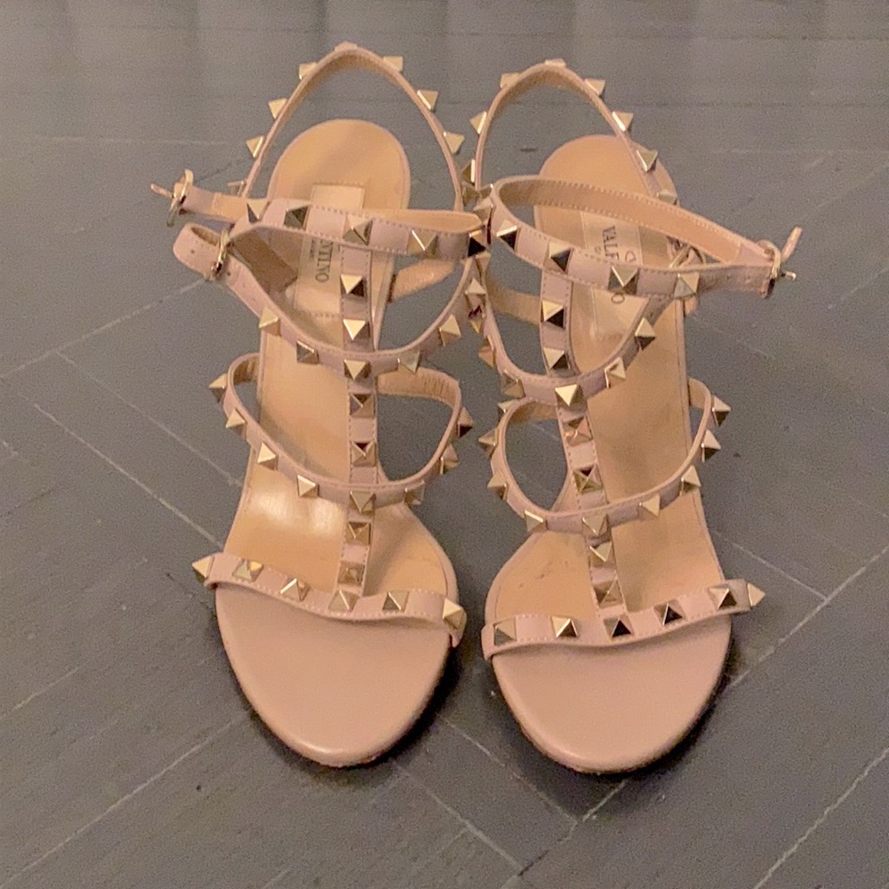 Valentino Gravani Rockstud 105 mm Caged Leather High Heel Sandals (Poudre)